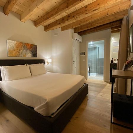 Malvezzi24 Boutique Rooms ديسينسانو ديل غاردا المظهر الخارجي الصورة