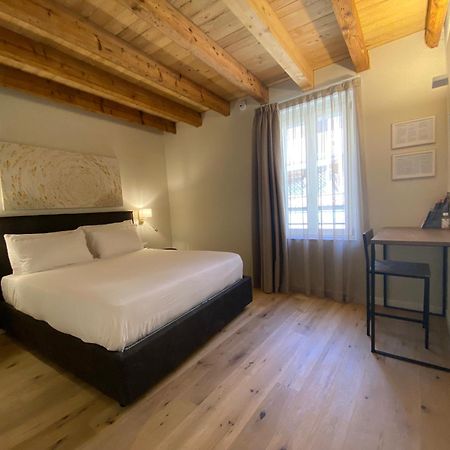 Malvezzi24 Boutique Rooms ديسينسانو ديل غاردا المظهر الخارجي الصورة