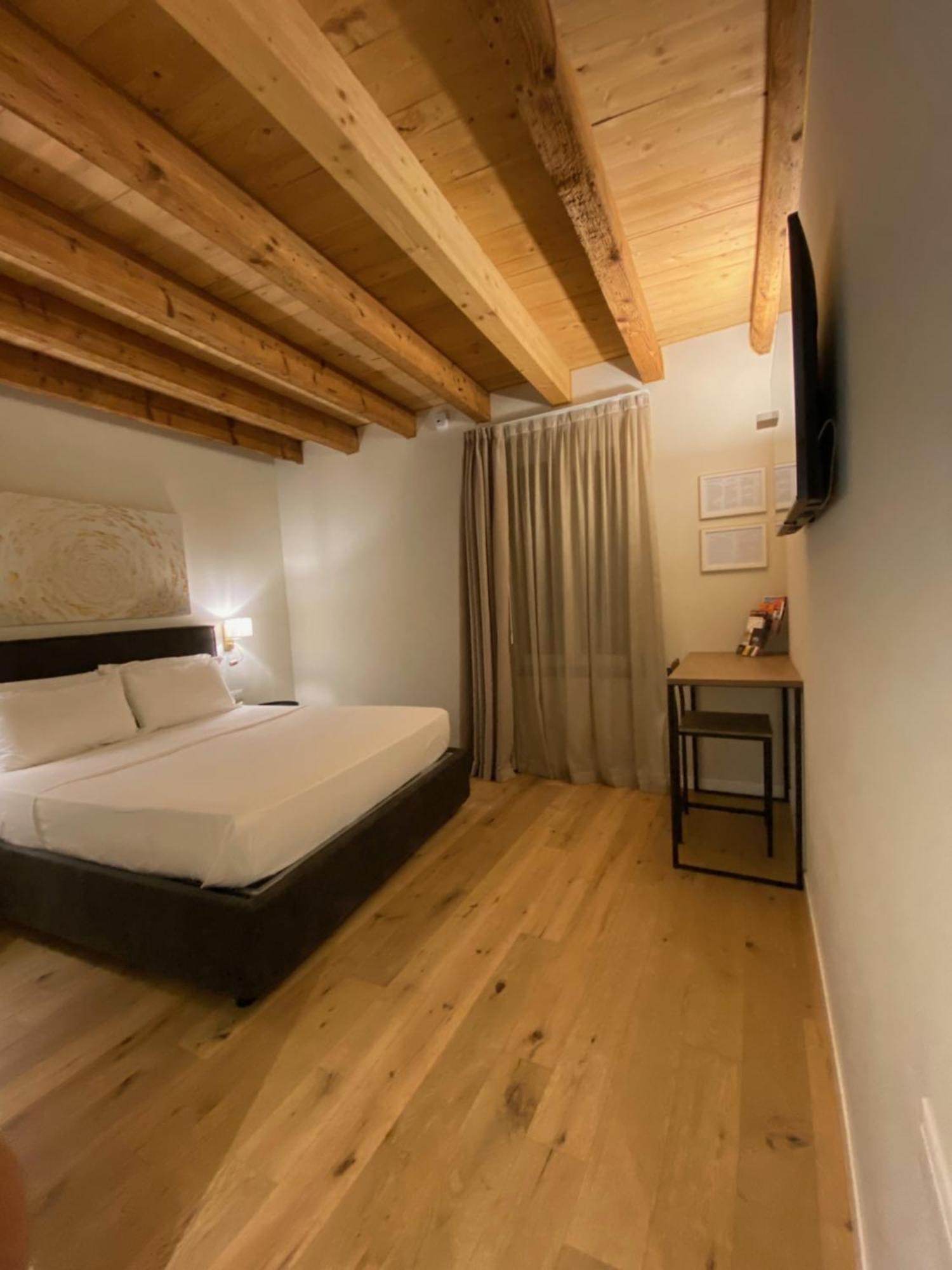 Malvezzi24 Boutique Rooms ديسينسانو ديل غاردا المظهر الخارجي الصورة