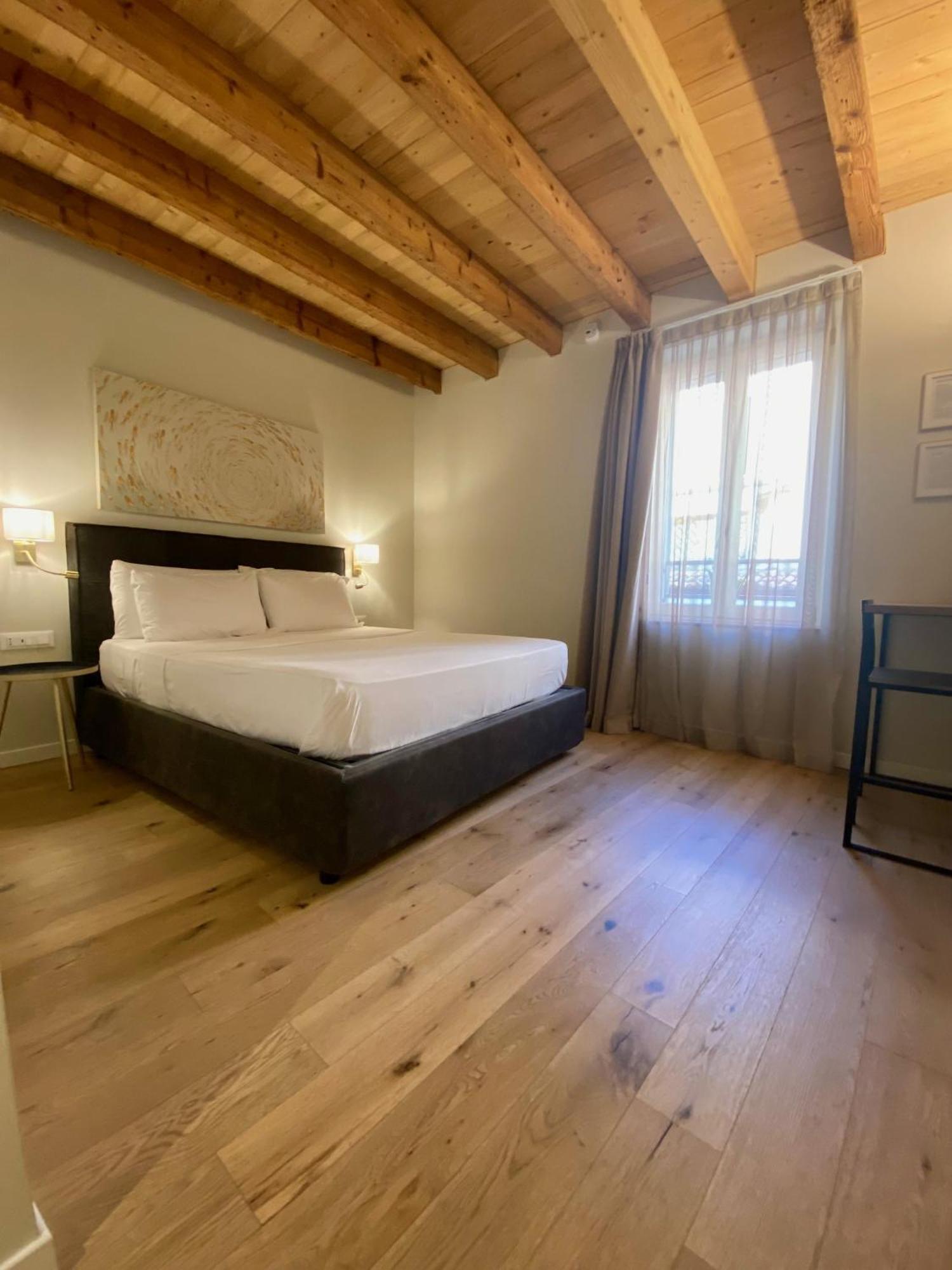 Malvezzi24 Boutique Rooms ديسينسانو ديل غاردا المظهر الخارجي الصورة