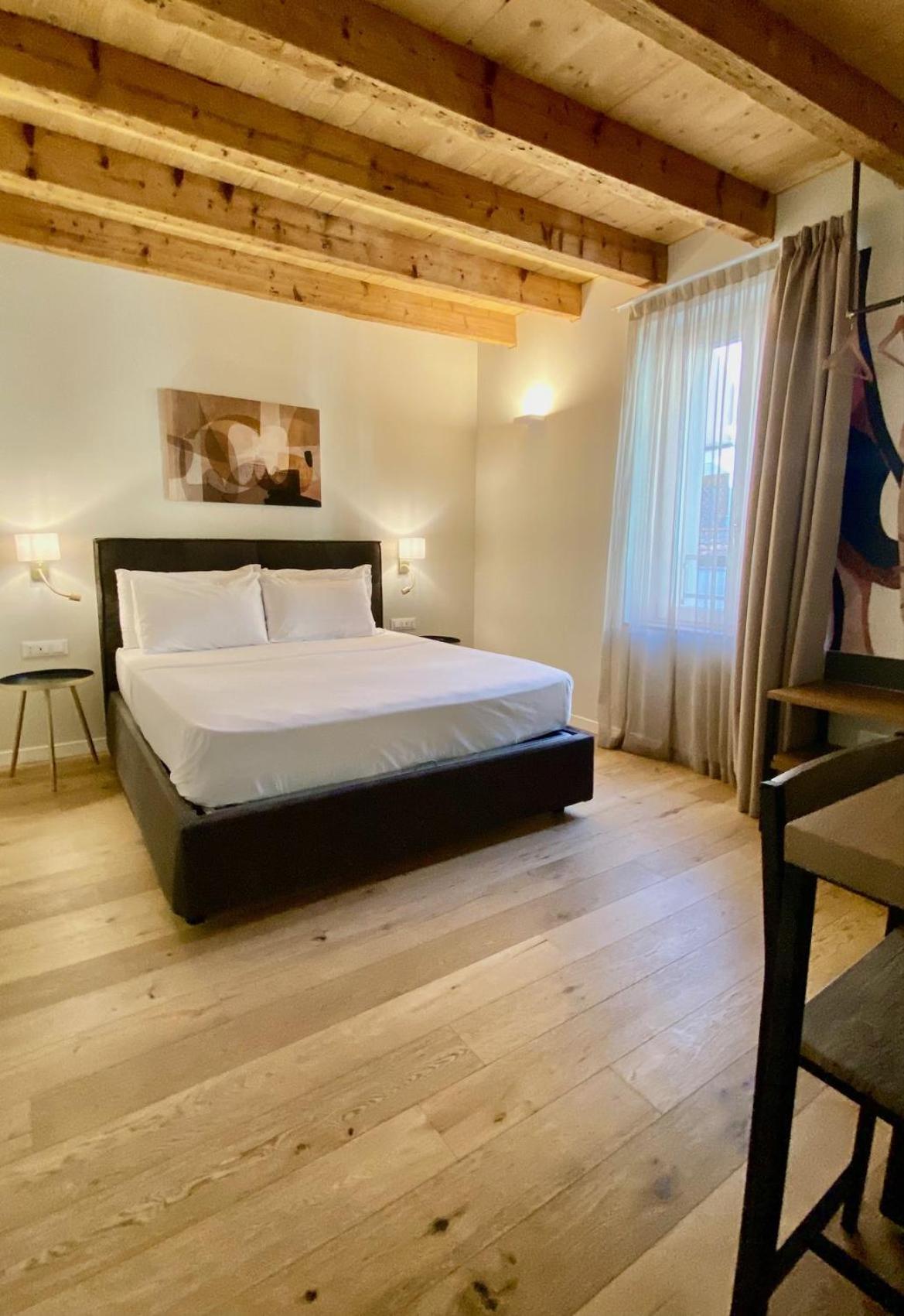 Malvezzi24 Boutique Rooms ديسينسانو ديل غاردا المظهر الخارجي الصورة